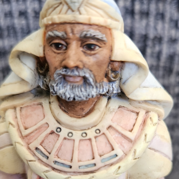 Two Christmas Figurines, An Angel with 2 Lambs & Royal King. Vintage 1996. - Picture 7 of 16